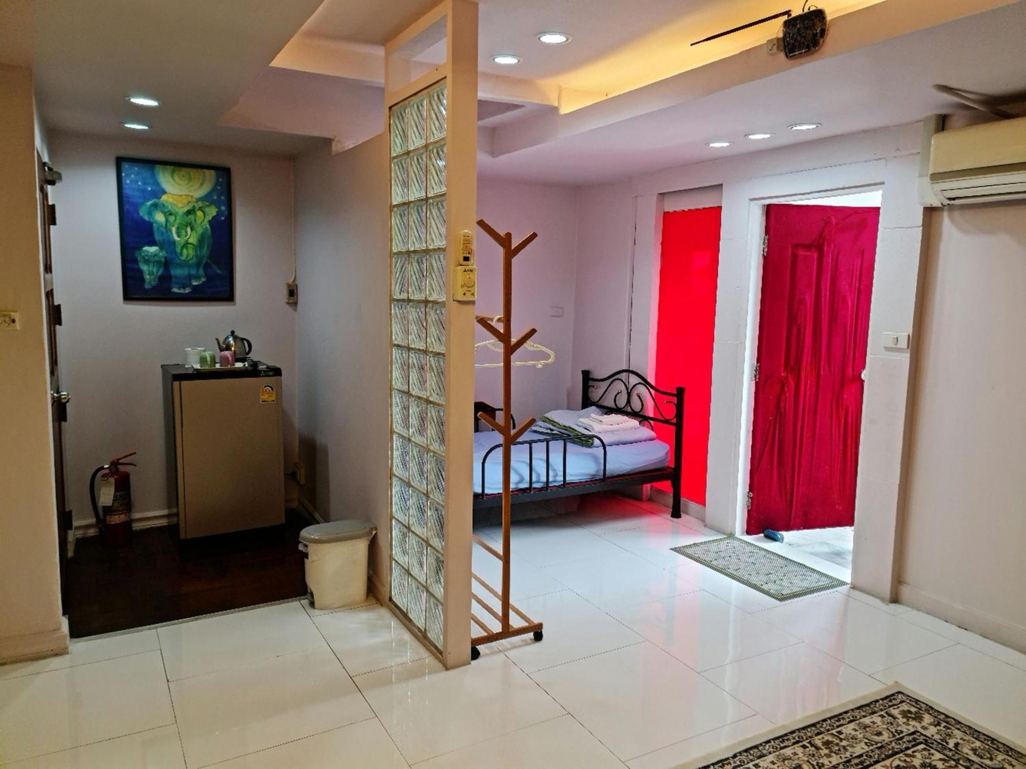 Hostel Ddm House Bangkok Exterior foto